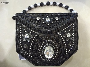 H4255 Vivid Ladies Or Argent Pochette en métal faite à la main Pierre de soirée en demi-lune perlée Doublure en satin Sangle de chaîne - Product Image 5