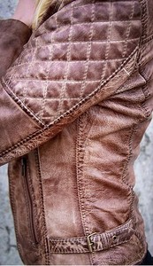 Veste en cuir de peau de mouton légère et élégante pour femmes finition à la cire respirante vêtements d'extérieur chauffants d'hiver pour la mode d'automne - Product Image 4