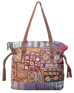 กระเป๋าหนังทำด้วยมือ Banjara Kantha - Product Image 1
