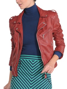 Veste d'hiver en cuir de mouton pour femmes de couleur rouge, vêtements d'extérieur en cuir véritable doux et chaud, design de mode Slim Fit OEM ODM - Product Image 2