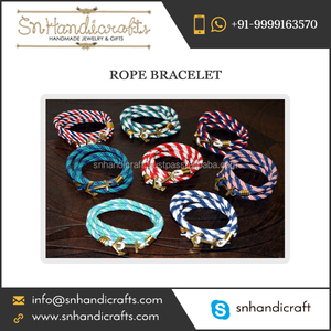 Bracelet en corde tissé à la main, tendance et magnifiquement fabriqué, en vente chez un commerçant réputé - Product Image 1