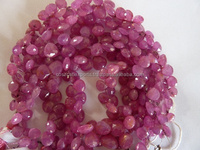 Perles de pierre en forme de goutte d'eau facettées rouge rubis, certifiées par une expertise tierce, CosZcalt Exports BNM702, pour la fabrication de bijoux