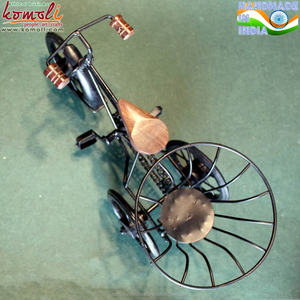 Nouveau support de plante de vélo en fer forgé de qualité supérieure, modèle de jardinière décorative miniature pour décoration intérieure avec prix de gros - Product Image 3