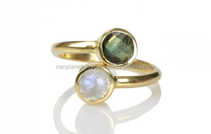 Labradorita-Anillo de compromiso de bisel redondo ajustable de piedra lunar para mujer para regalo de boda fiesta o aniversario - Product Image 1