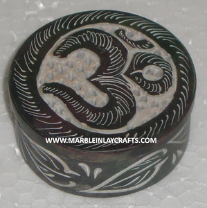 Caja de joyería Soapstone de diseñador, caja de pastillas de diseño Om - Product Image 1