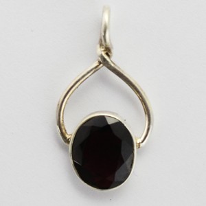 Beautiful <b>Garnet</b> Stone .925 Sterling Silver Jewelry <b>Pendant</b> - Product Image 1