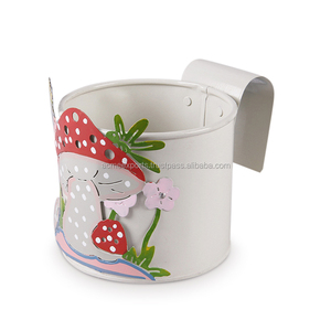 หม้อตกแต่งรูปเห็ดและผีเสื้อน่ารักสำหรับเด็กห้องเด็กเล่นหรือสวนสีสันสดใสการออกแบบให้สนุกด้วยการสัมผัสดอกไม้ - Product Image 3