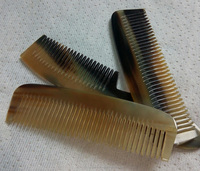 Peigne à cheveux artisanal en corne de buffle, accessoires capillaires durables fabriqués en Inde, disponibles au prix d'usine