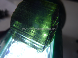 Piedra en bruto de paja de turmalina negra verde natural Piedra preciosa mineral Esmeralda - Product Image 5