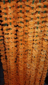 Guirlande de fleurs de souci orange en artificielle - Product Image 1