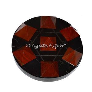 7 pirámides de jaspe rojo en estrella David Artesanía de piedra semipreciosa Ágata de cristal Piedra natural Bola de piedras preciosas talladas con base negra - Product Image 2