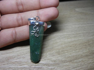 Pendentif en aventurine verte NanPlanetSilver avec symboles Zibu - Pendentif porte-bonheur - Product Image 3