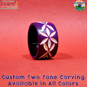 Bracelets en bakélite sculptés à deux tons de couleur violette, bijoux vintage - Product Image 2