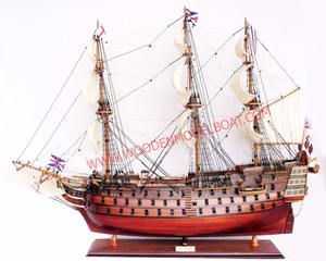 Náutico HMS Victory Modelo de barco de madera Técnica pintada a mano Elegante diseño de barco alto 80x20x78cm Decoración del hogar - Product Image 1
