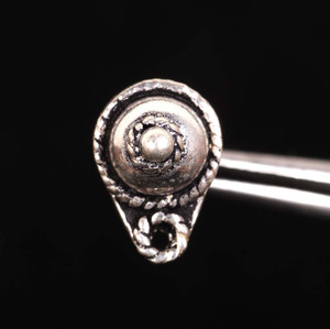 กระดุมเงินแท้925แท้ดีไซน์ทันสมัยพร้อมตะขอลูกปัดหลวมดีไซน์แบบหลวมสำหรับการตกแต่งเครื่องประดับขายส่ง - Product Image 1