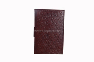 Diario de cuero genuino en relieve de diseño grande hecho a mano cubierta dura con cierre de lápiz cuaderno y libro de bocetos o diario para Unisex - Product Image 5