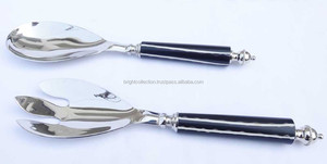 Juego de utensilios para servir de acero inoxidable Negro con forro blanco Diseño de mango de resina Juego de servir pulido plateado - Product Image 2