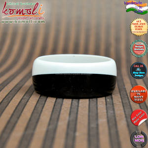 Bracelet jonc en résine acrylique noir et blanc, bijoux fantaisie - Product Image 4