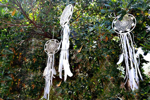 Attrape-rêves blanc tendance en crochet, attrape-rêves de mariage, attrape-rêves bohème en crochet, plumes, décoration de mariage bohème - Product Image 2