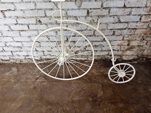 ของตกแต่งจักรยานเหล็กสีขาววินเทจ | จักรยานตกแต่งอุตสาหกรรม | ของขวัญย้อนยุคไม่เหมือนใคร - Product Image 3