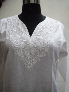 Kurti de Diseñador de Alta Calidad para Mujer, Estilo Indio, Kurta con Patrones Únicos Disponible en Algodón y Rayón, Disponible para la Venta - Product Image 2