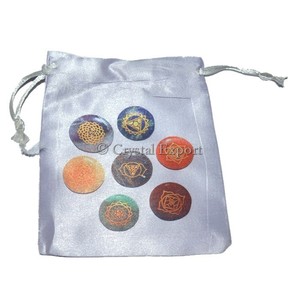 Sacs en velours avec symboles des chakras colorés - Product Image 1