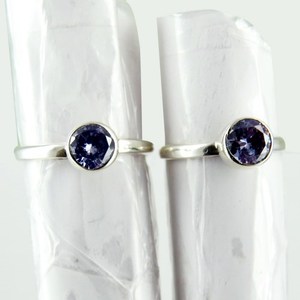 Bague de pied Shri Ashapura Jewels Love Charm en argent sterling 925 avec pierre précieuse CZ violette, sertie clos, style bohème, bijoux de fiançailles - Product Image 3