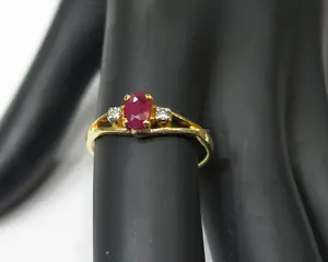 0.05cts 2Pc Diamond 1Pc Ruby Gouden Ring 1.200G In 14 Karaat Geelgoud