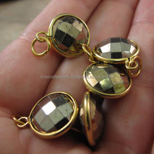 Colgante de Plata de Ley Bañada en Rodio con Conector Doble Facetado y Engaste Redondo de Pirita Dorada para Fiestas Cristianas - Product Image 2