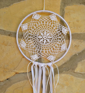 Attrape-rêves blanc tendance en crochet, attrape-rêves de mariage, attrape-rêves bohème en crochet, plumes, décoration de mariage bohème - Product Image 1