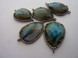 Pendentif en argent sterling avec pavé de labradorite et zircone cubique, serti clos, idéal pour les occasions festives - Product Image 2