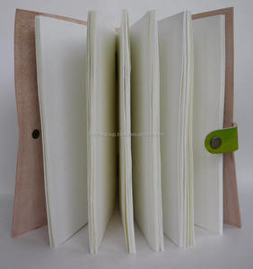 สมุดโน้ตหนังมีปุ่มสัมผัสดีไซน์นกยูงลายนูนแนววินเทจทำด้วยมือ - Product Image 2