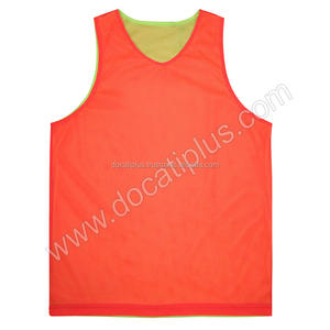 Chalecos de entrenamiento de fútbol personalizados OEM a precio económico para hombres - Product Image 3