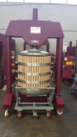 Presse à fruits hydraulique 20 kg/h 380 V Fabriquée en Italie Machine à vin industrielle
