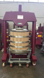 Prensa hidráulica para vino - Product Image 3