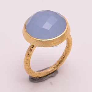 Anillos de piedras preciosas de Calcedonia cruda, joyería al por mayor, anillos al por mayor, diseñador de Jaipur, proveedores de anillos chapados en oro de latón real - Product Image 1