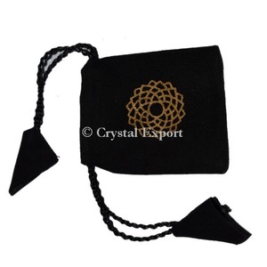 Bolso Negro con oro impreso corona Chakra: Comprar en línea de bolsa de terciopelo: en línea vendedor superior bolsa de terciopelo bolsas - Product Image 1