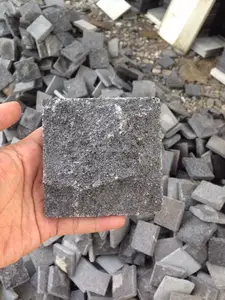 Surface rugueuse noire de carreaux de céramique de pierre de lave naturelle de Bali Pedra Hitam pour l'usage extérieur - Product Image 1