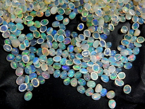 Opale éthiopienne naturelle 3x5MM Opale éthiopienne ovale Cabochon pierre précieuse Fournisseur indien