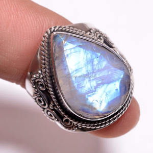 Bague en pierre de lune arc-en-ciel rare bijoux indiens bijoux en argent 925 en argent sterling vente en gros fabricant de bagues fournisseurs de bijoux - Product Image 1