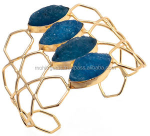 Brazalete de moda vintage hecho a mano con forma de campana ajustable, alambre de cuarzo bellamente curvado, aleación libre de níquel para mujer - Product Image 1