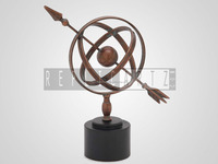 Sphère armillaire en laiton antique avec cadran solaire, base en bois, flèche en fer, astrolabe nautique, globe décoratif, accent de bureau, décoration vintage
