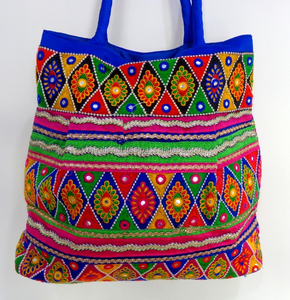 กระเป๋าสะพายไหล่ผู้หญิงงานปักมือแบบกุจราตี งานปักกระจกสไตล์วินเทจ งานปักสไตล์อินเดียโบโฮฮิปปี้ ขายส่ง - Product Image 3