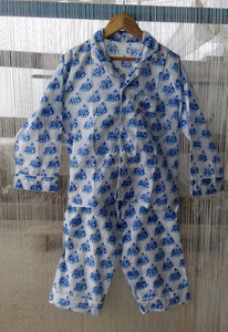 Conjunto de Pijama Infantil de Algodón con Estampado Personalizado, Ropa de Dormir Cómoda para Niños, Camisa con Botones, Pantalones con Cintura Elástica - Product Image 3