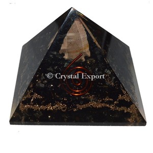 Pyramides en tourmaline noire avec pointes de flèche, acheter en ligne des pyramides d'orgone - Product Image 1
