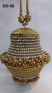 Bolso de Mano Metálico Hecho a Mano DD05, Color Oro/Plata, con Pedrería de Alta Calidad, Cierre de Solapa, para Novias, Fiestas y Eventos - Product Image 2