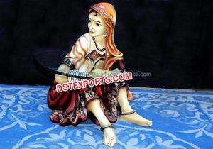 Statue de dame Rajasthani, décoration en Fiber, pour l'entrée de mariage - Product Image 2