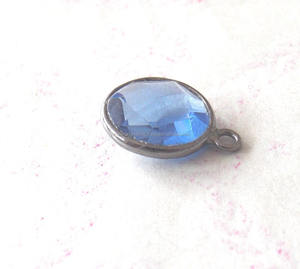 Composants de bijoux faits à la main en argent sterling 925 avec pierre précieuse quartz iolite, finition rhodium noir, double attache et sertissage facetté - Product Image 2