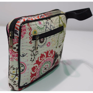Pochette de voyage artisanale Suzani Kantha, trousse de toilette et de maquillage tendance pour femmes - Product Image 3