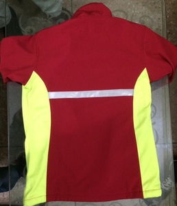 เสื้อแจ็คเก็ตกันน้ำแบบนิ่มสีแดงเหลือง  พร้อมแถบสะท้อนแสง  ปิดด้วยซิป  คอตั้ง  สำหรับผู้ใหญ่  ใส่ได้ทั้งชายและหญิง  เหมาะสำหรับกิจกรรมกลางแจ้ง - Product Image 2